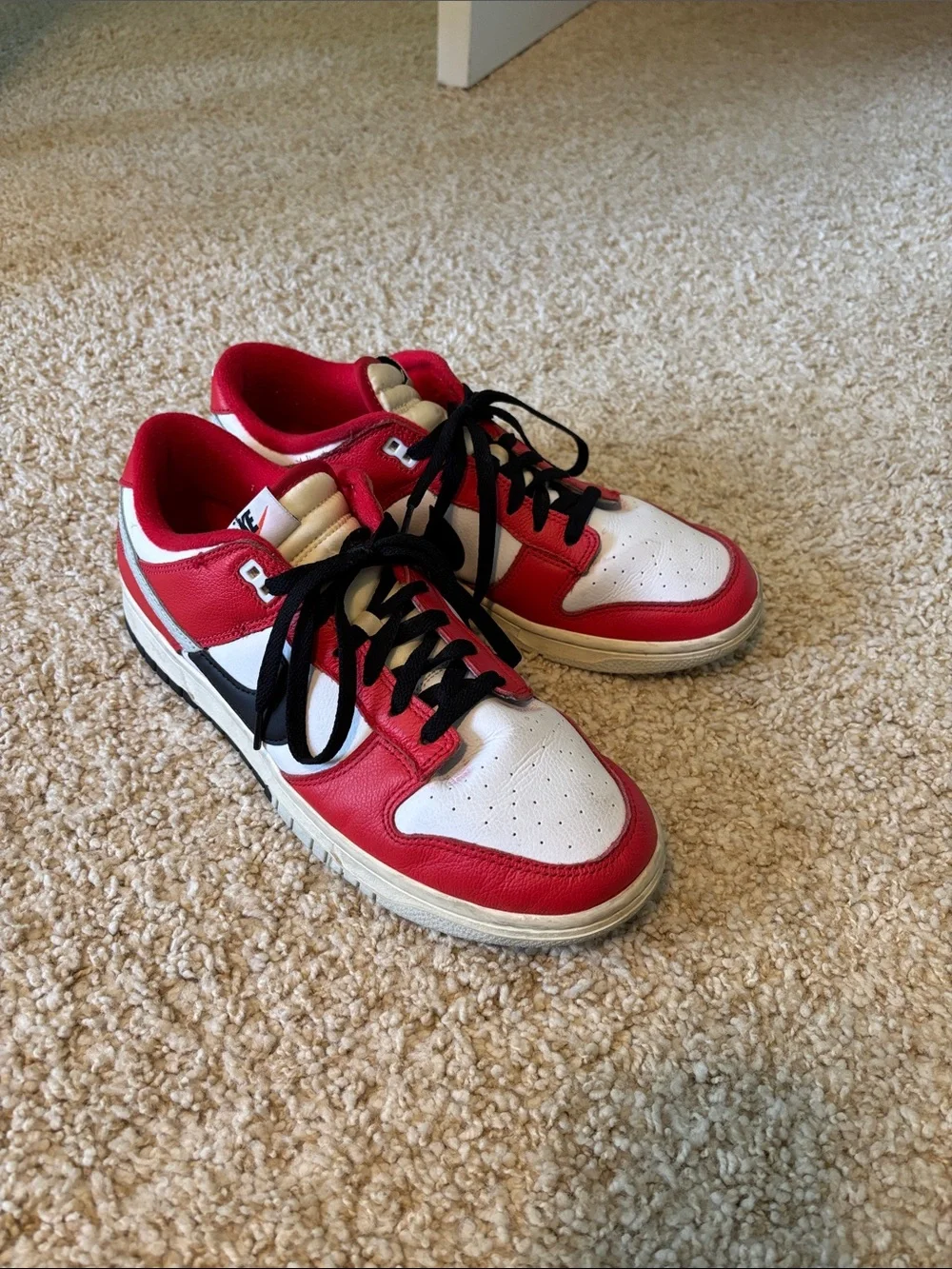 Nike Men's Red White and Black Low-Top Sneakers